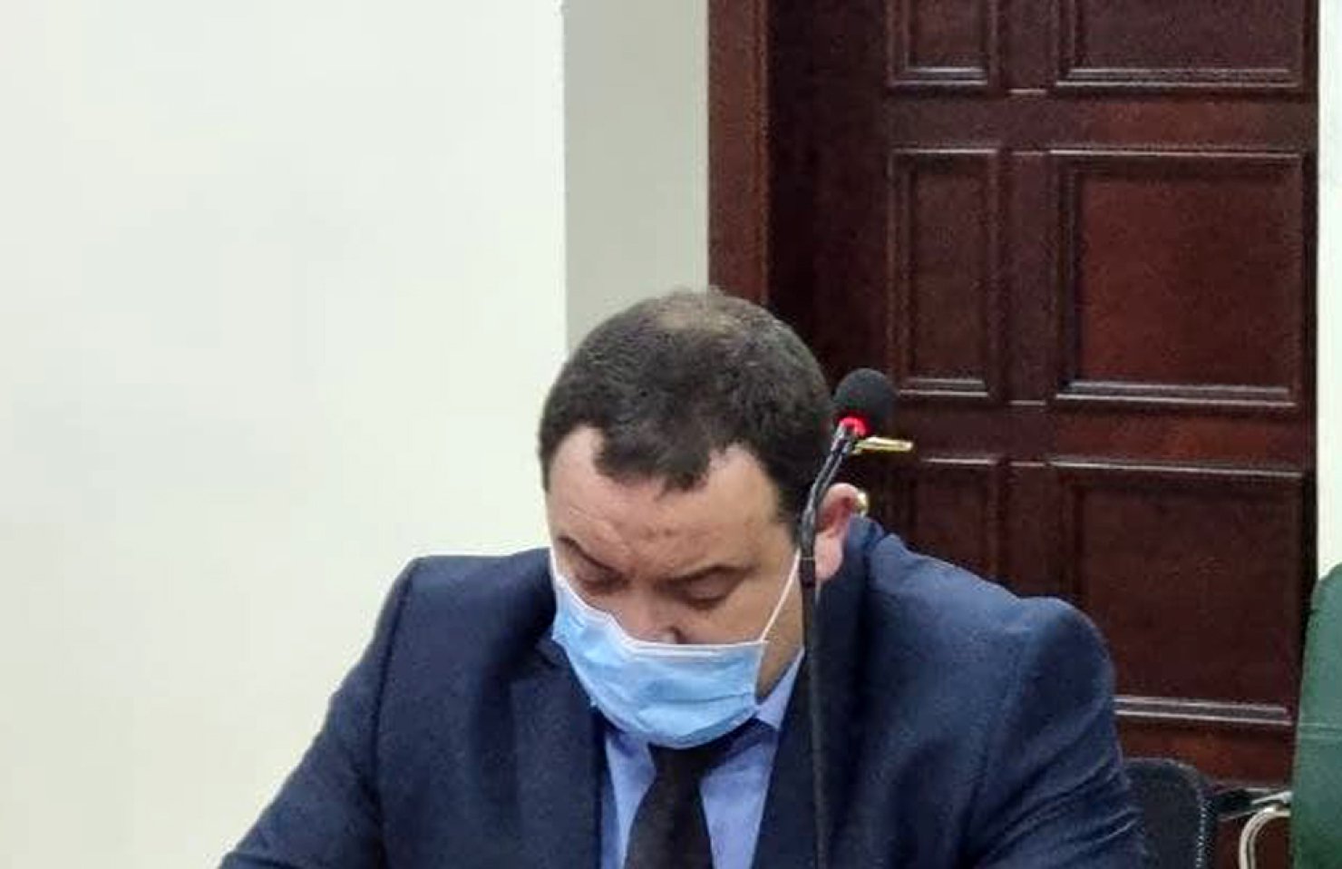 Суд решил подождать, пока нардеп Кузьминых привезет паспорт из Житомира