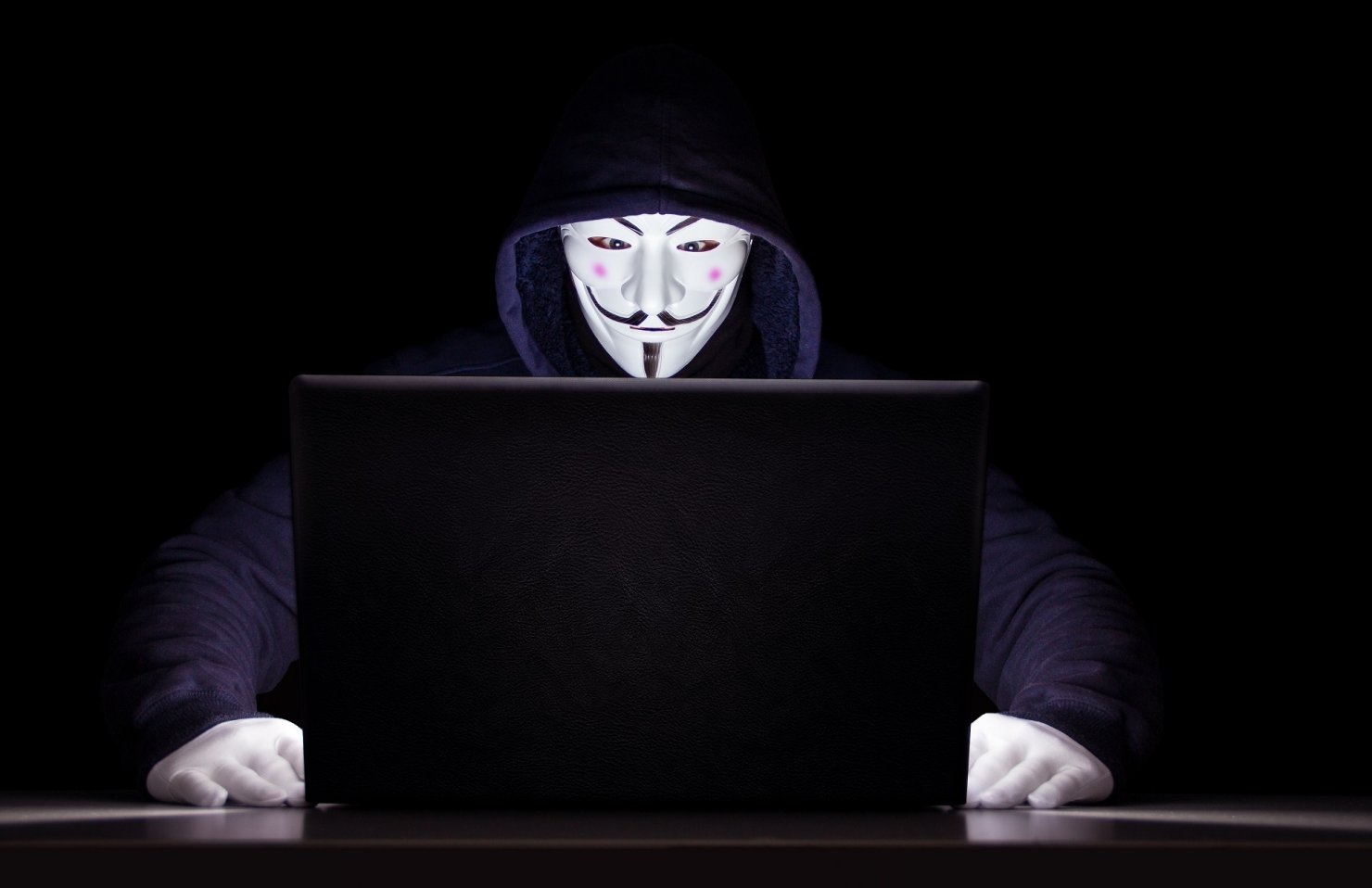 Восстановить права украинского народа и уйти в отставку, – Anonymous обрушили госсайты РФ и объявили свои требования к Путину