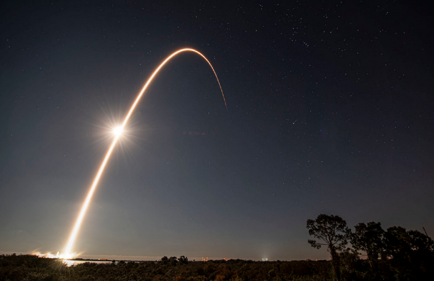 Компания SpaceX Илона Маска лишилась около 40 спутников Starlink: не выдержали геомагнитной бури