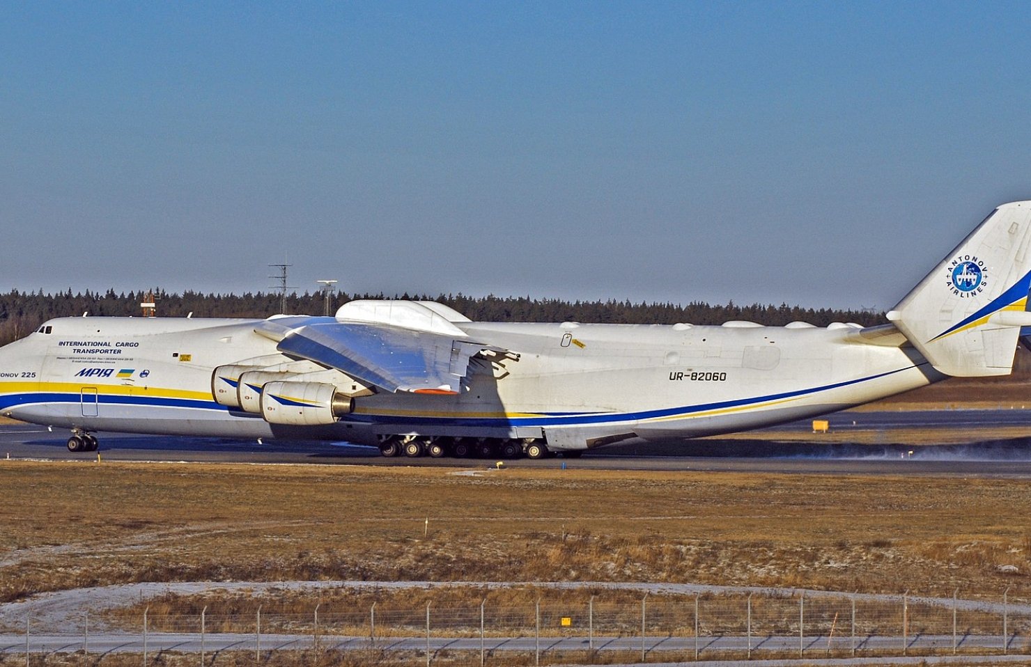 Российские оккупанты сожгли крупнейший в мире самолет Ан-225 “Мрия”, – СМИ Российские оккупанты сожгли крупнейший в мире самолет Ан-225 “Мрия”, – СМИ