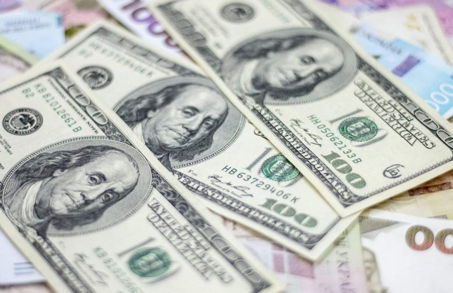 Доллар взлетел выше 29 грн/$ на фоне признания “Л/ДНР”. Нацбанк пытается удержать курс гривни