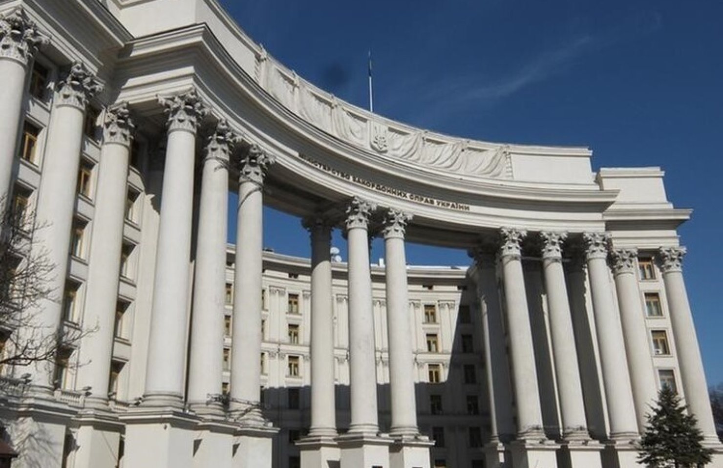 МИД Украины призвал “сохранять спокойствие” на фоне угрозы вторжения РФ