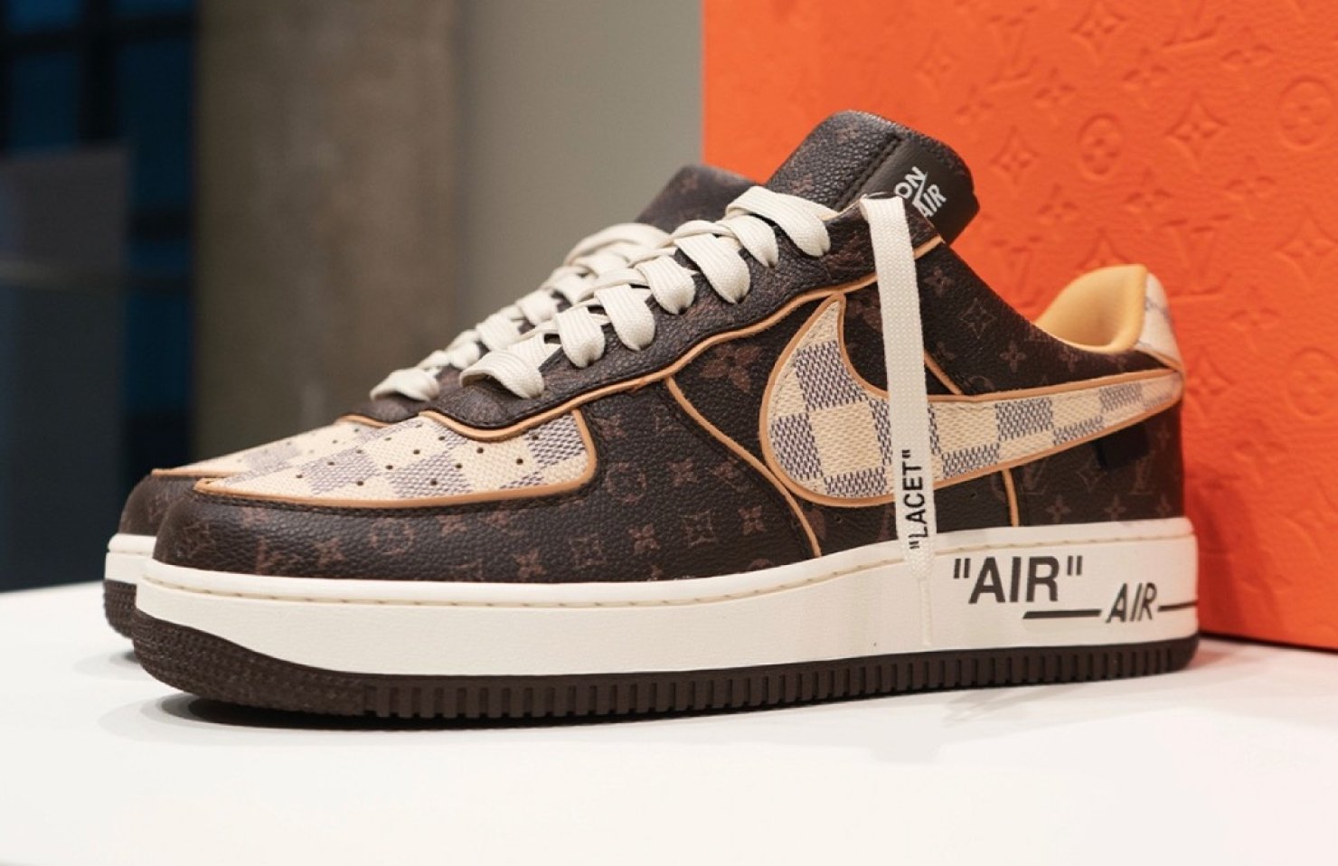 На аукционе продали 200 пар кроссовок Nike X Louis Vuitton за рекордные $ 25,3 млн
