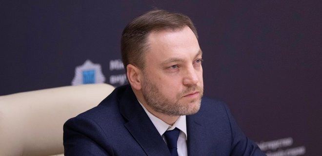 “Люди с красными повязками – диверсанты России”. Полиция сделала объявление