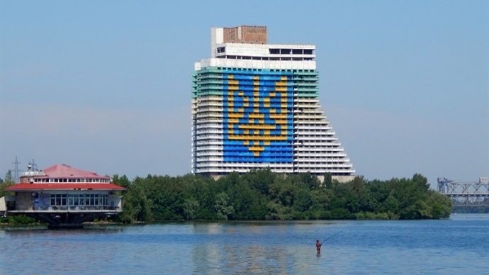 В Днепре снесут советский долгострой – огромное здание гостиницы “Парус”