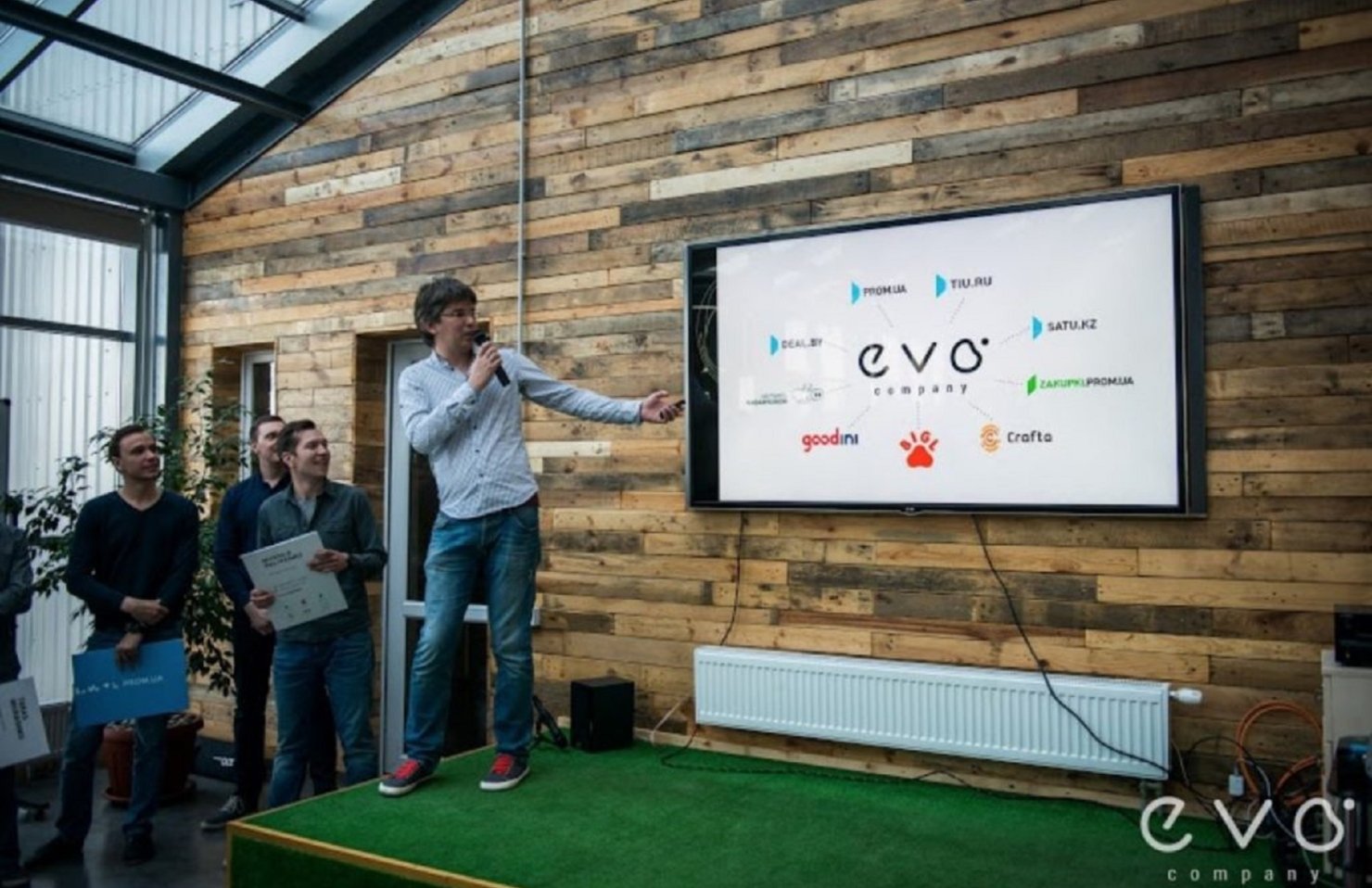 Группа компаний EVO реорганизует бизнес и сокращает 40% персонала