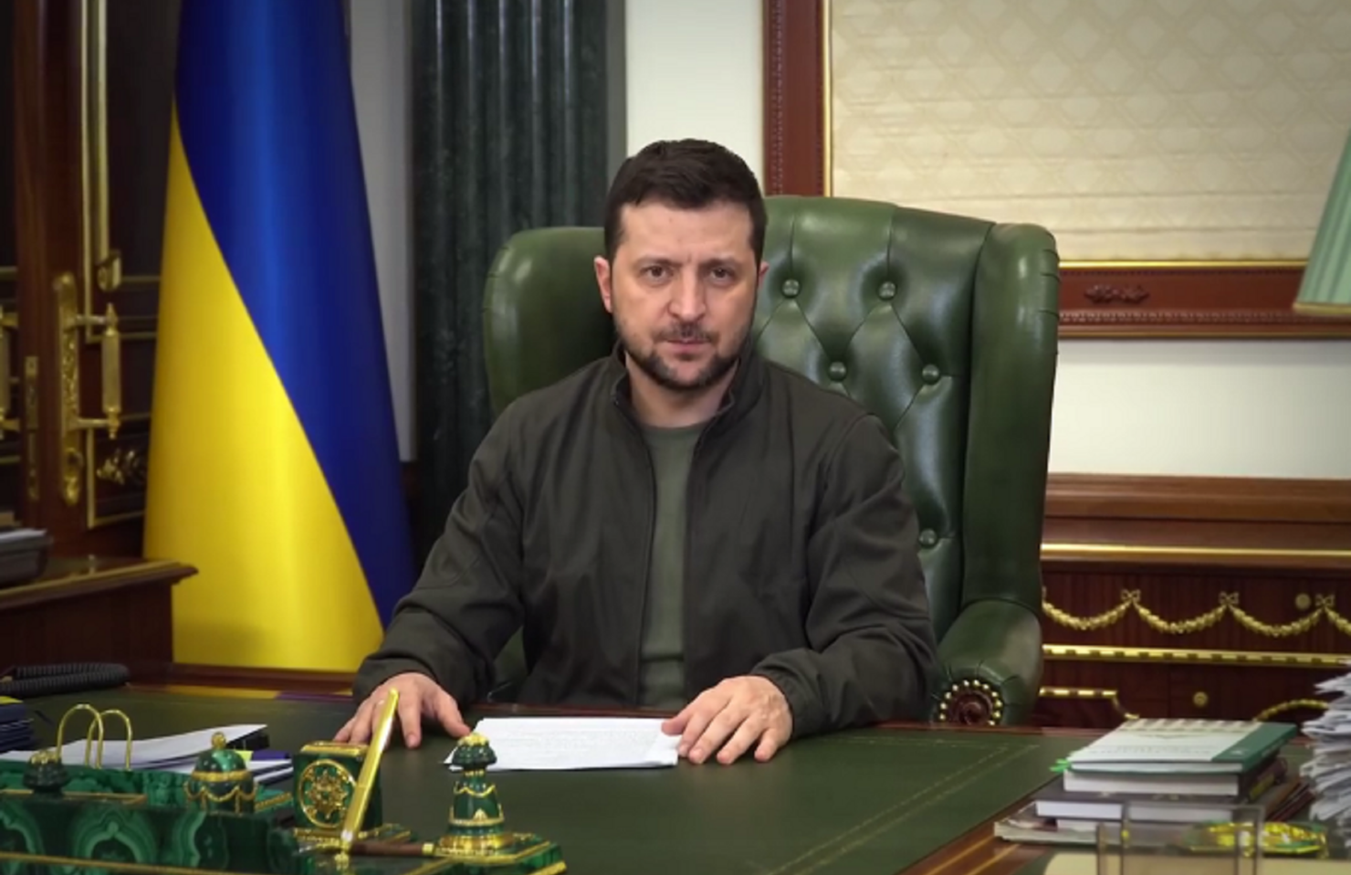 Зеленский поручил законодательно гарантировать украинцам возвращение 100% суммы банковских вкладов
