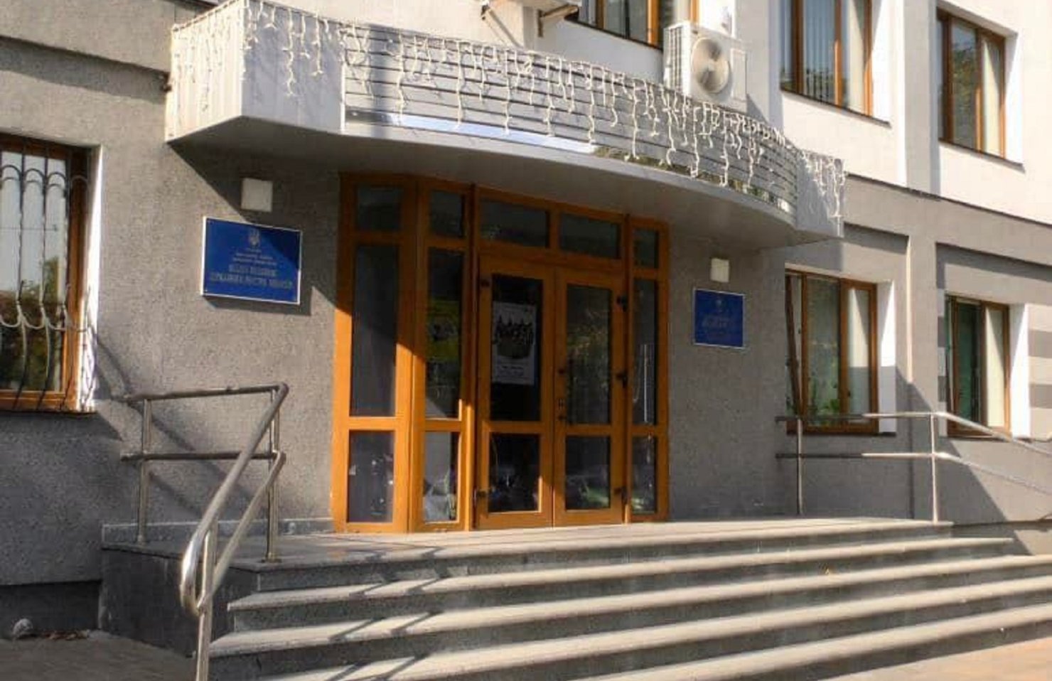 В Буче россияне взяли в плен сотрудников горсовета и волонтеров