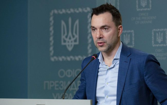 Украина уничтожила три ударные армии РФ и одну воздушную, – Арестович