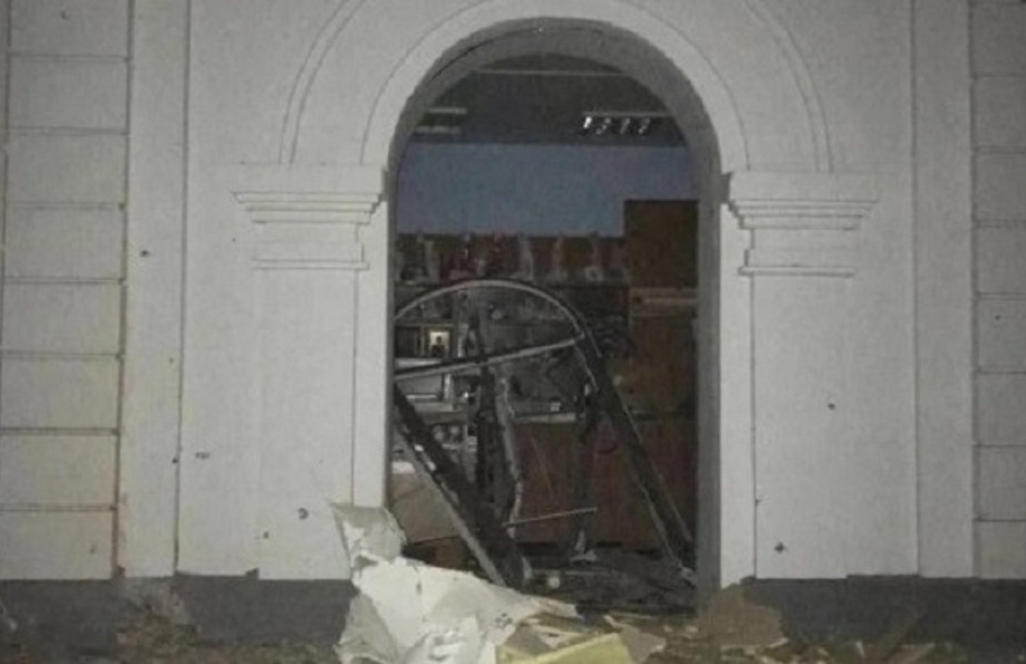 В Донецкой области оккупанты сбросили бомбы на Святогорскую лавру и детский оздоровительный центр