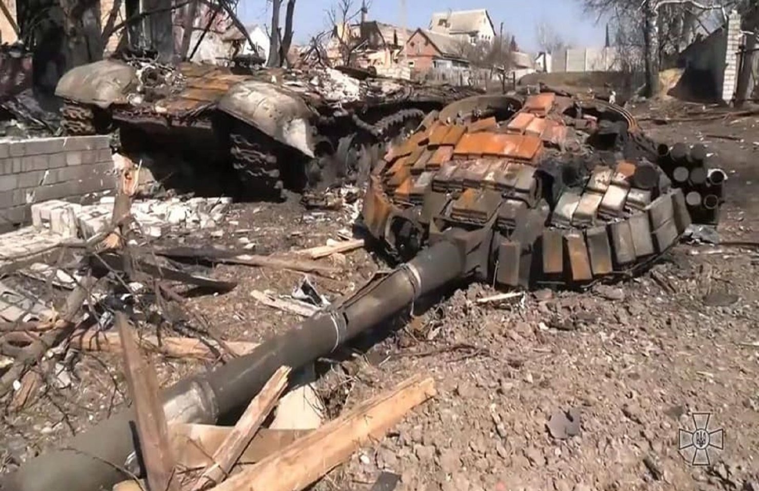 Украинские воины уничтожили еще 10 танков и 4 самолета войск РФ