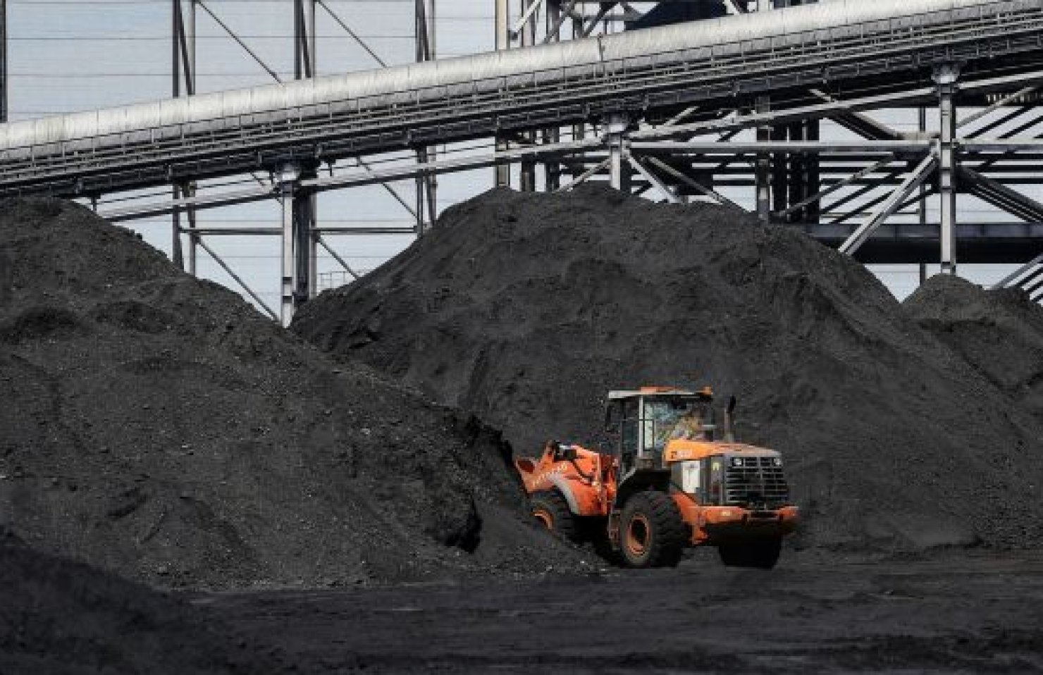 Евросоюз решил отложить введение эмбарго на российский уголь до середины августа — Reuters