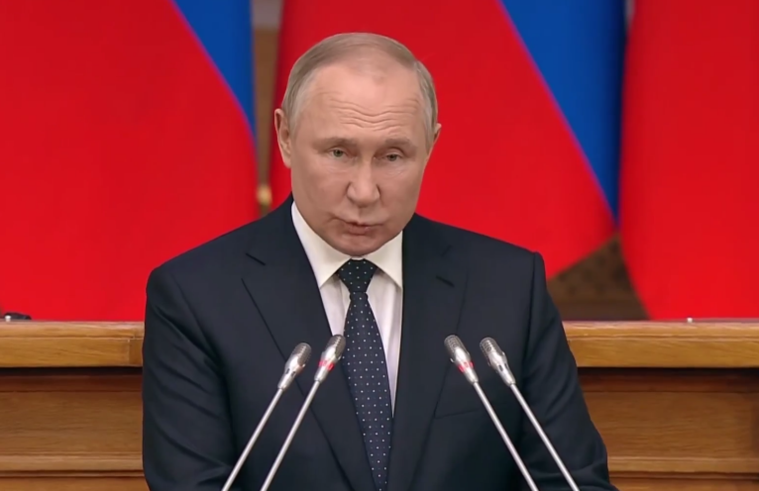 Путин угрожает ударить по всем странам, которые окажут значимую помощь Украине Путин угрожает ударить по всем странам, которые окажут значимую помощь Украине