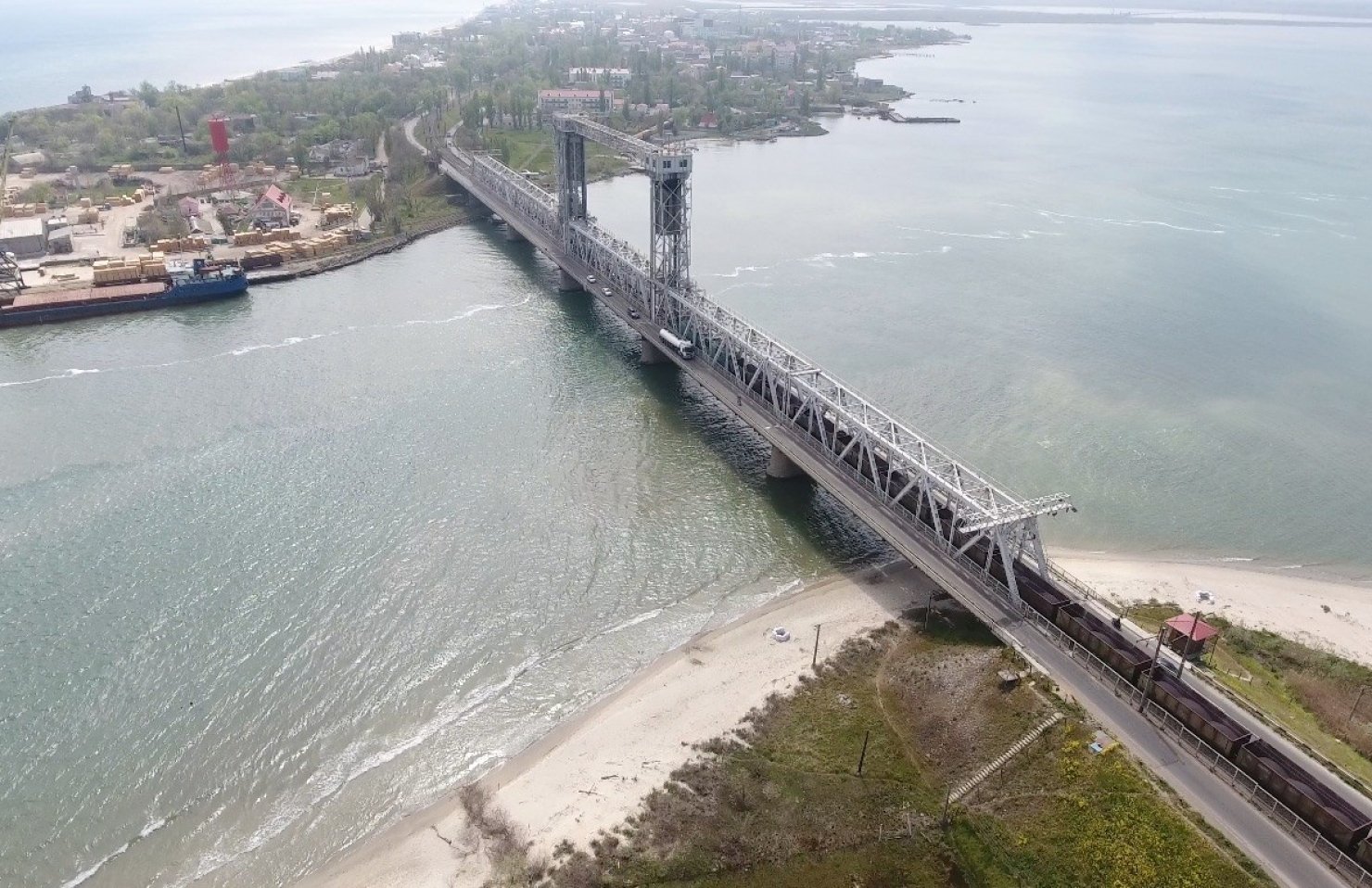 Оккупанты снова ударили по мосту в Затоке
