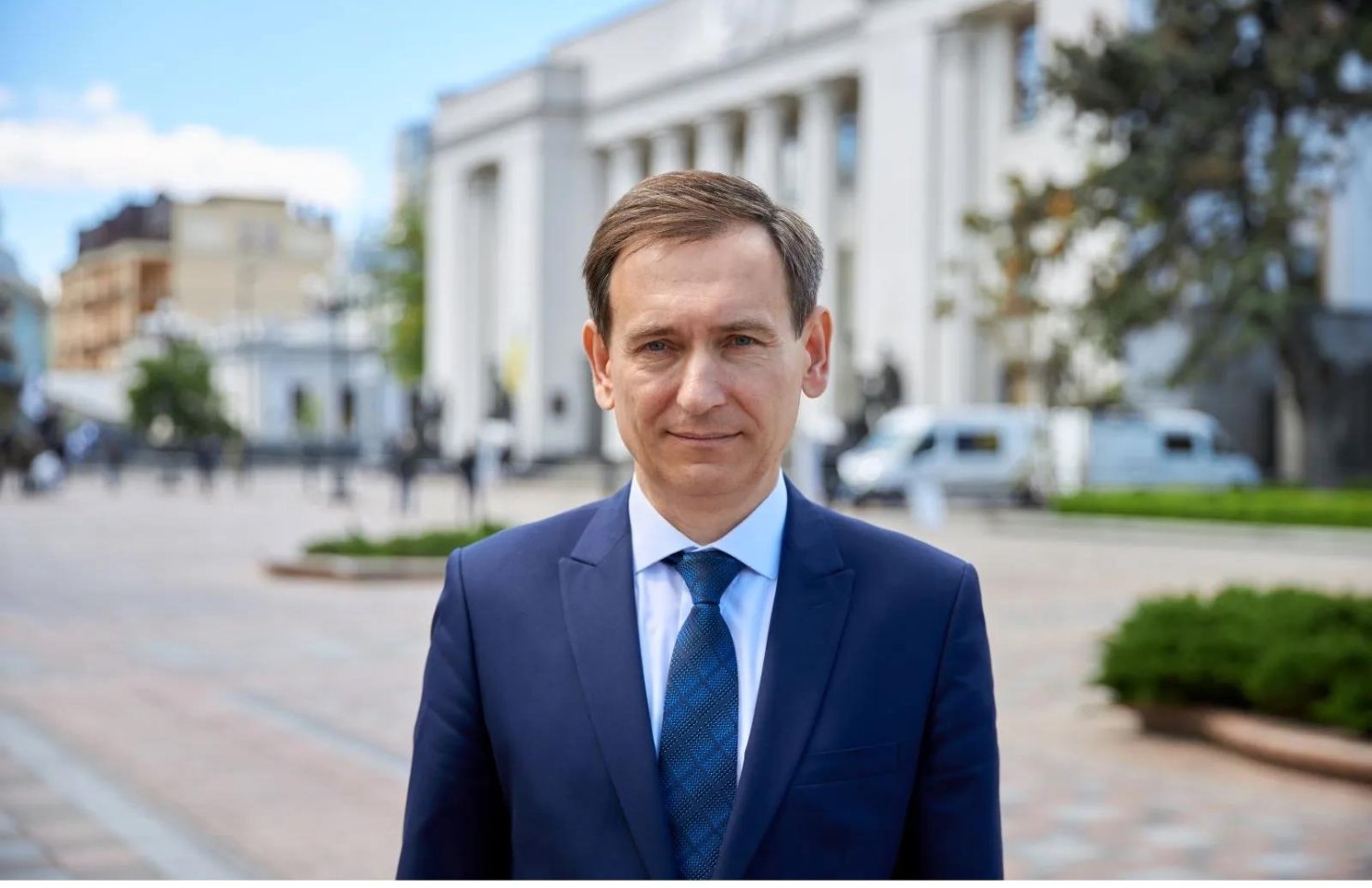 Представитель Зеленского объяснил, почему тот хочет продлить военное положение сразу на три месяца