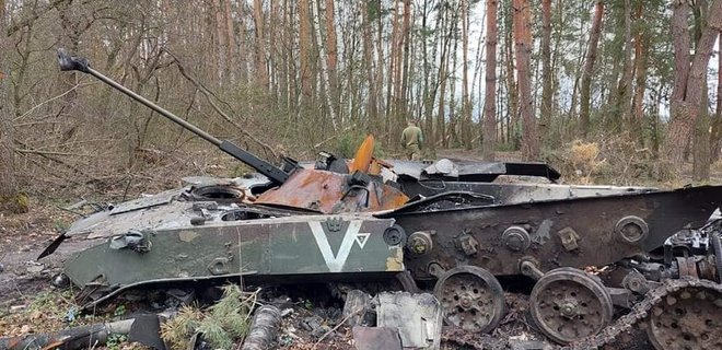 Украинские защитники уничтожили еще 300 оккупантов и почти полсотни боевых бронемашин РФ