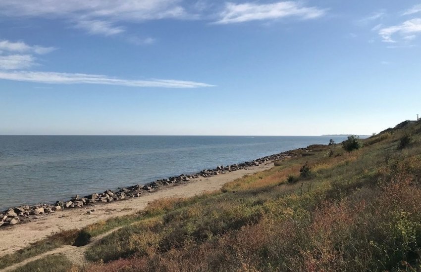 В Геническе оккупанты под дулами автоматов готовятся провести туристический сезон: местных не пускают на пляжи