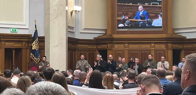 Зеленский анонсировал особый статус для поляков в Украине