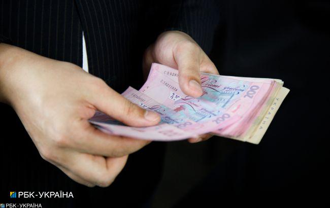 ПриватБанк начал выплаты по новой программе Красного креста: кто получит по 2500 гривен