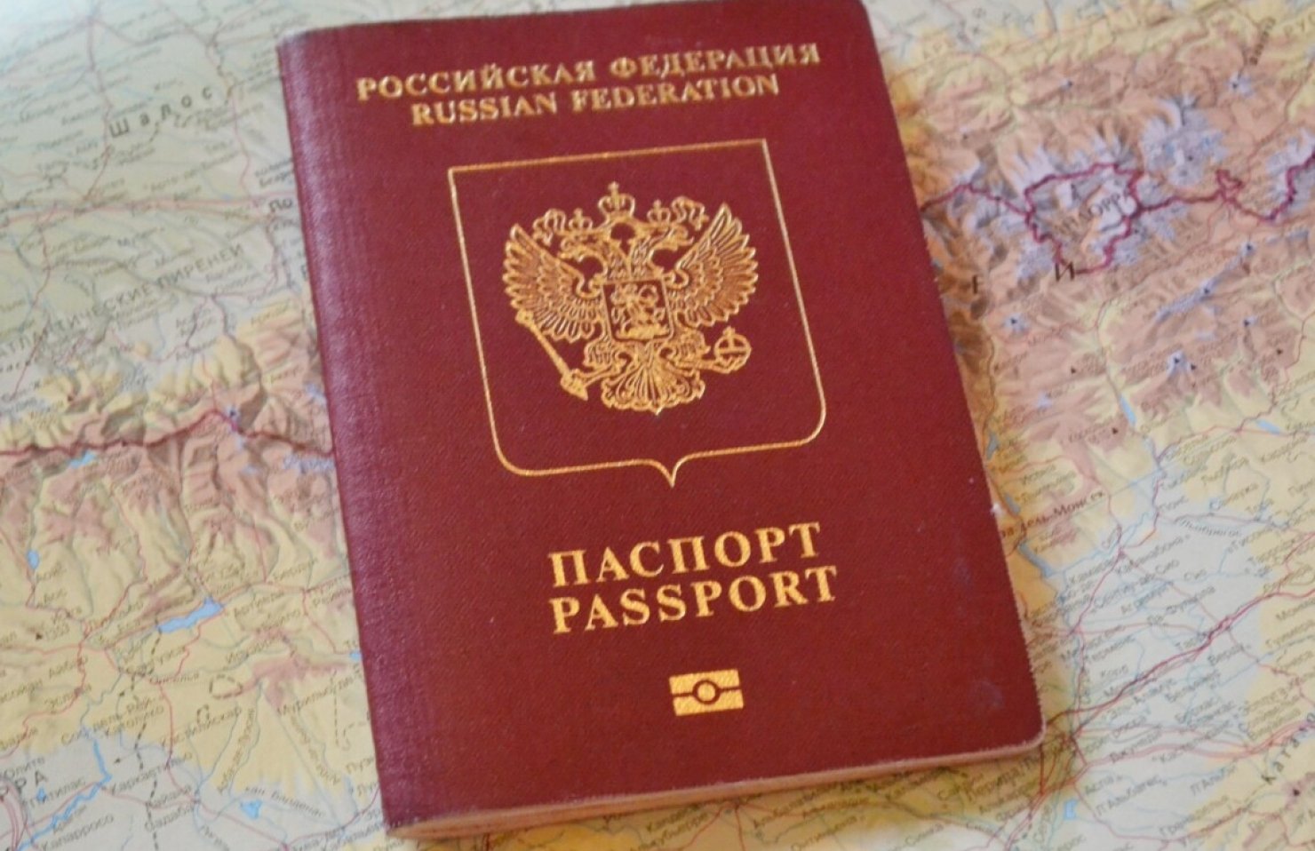 Захватчики создают искусственные очереди, чтобы показать “желающих” получить паспорта РФ Захватчики создают искусственные очереди, чтобы показать “желающих” получить паспорта РФ