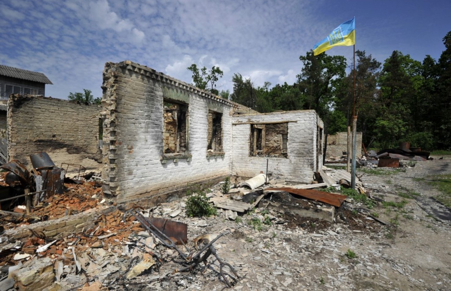 Под Киевом продолжают находить тела застреленных во время российской оккупации: названо новое число жертв