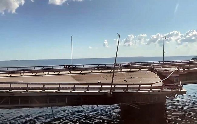 На Крымском мосту  под утро раздались мощные взрывы