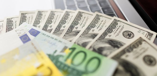 Доллар подешевел. Наличные курсы валют