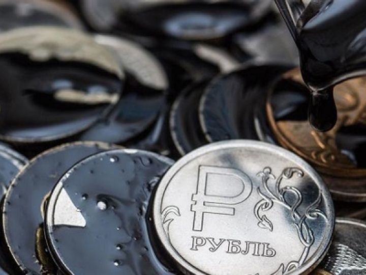 Рубль вновь дешевеет на фоне снижения нефти и недостаточного предложения валюты