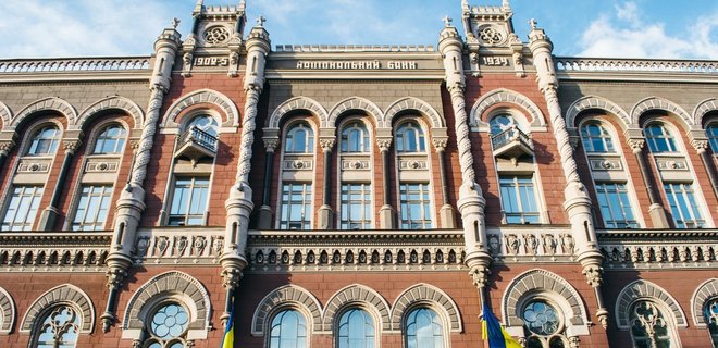 Нацбанк снизил продажу валюты до минимума за два месяца