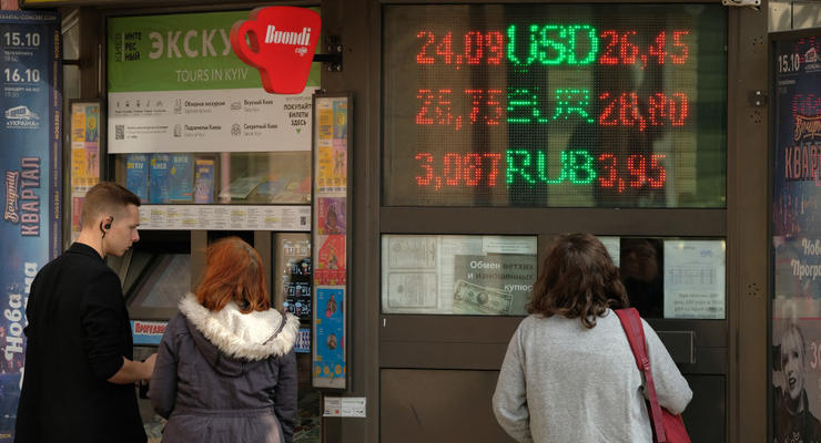 Курс валют на 25.12.2023: доллар пошел на спад