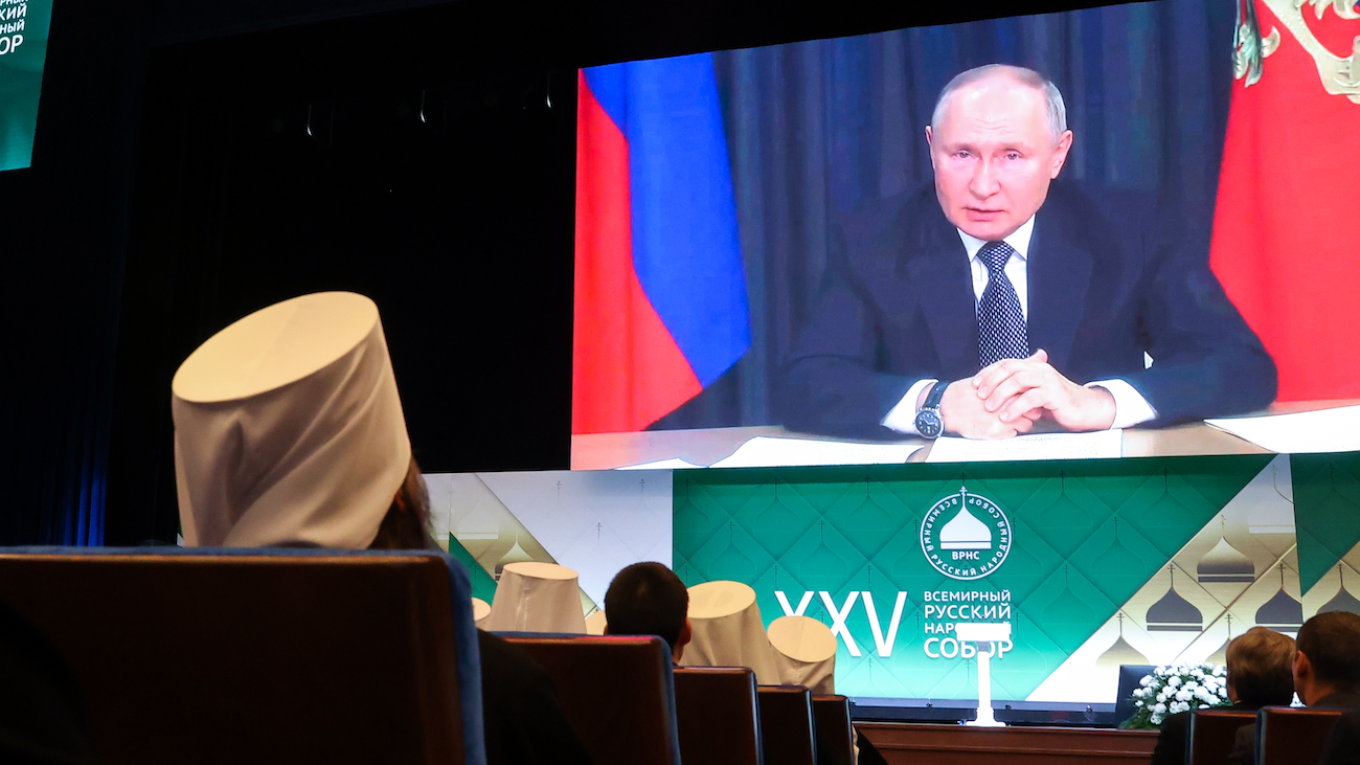 Путин призвал россиян рожать по восемь детей